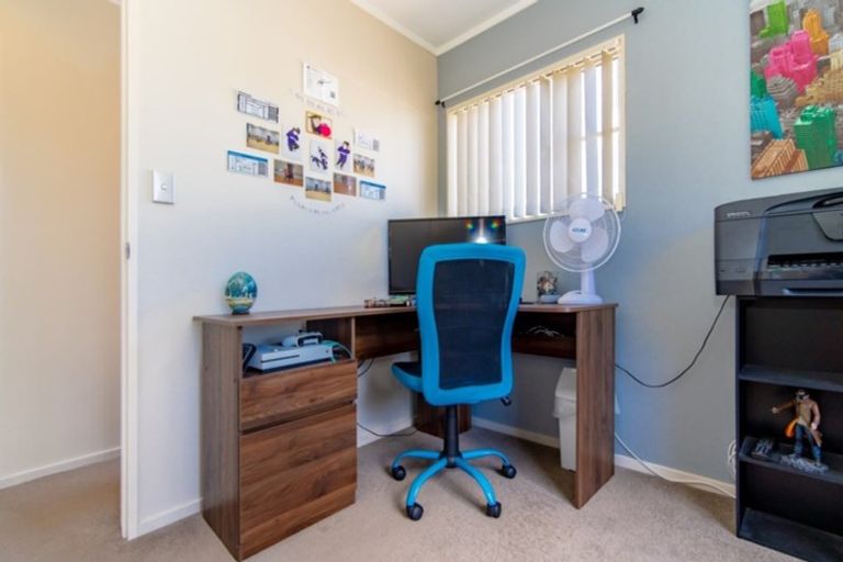 Photo of property in 6 Waikaremoana Place, Pakuranga Heights, Auckland, 2010