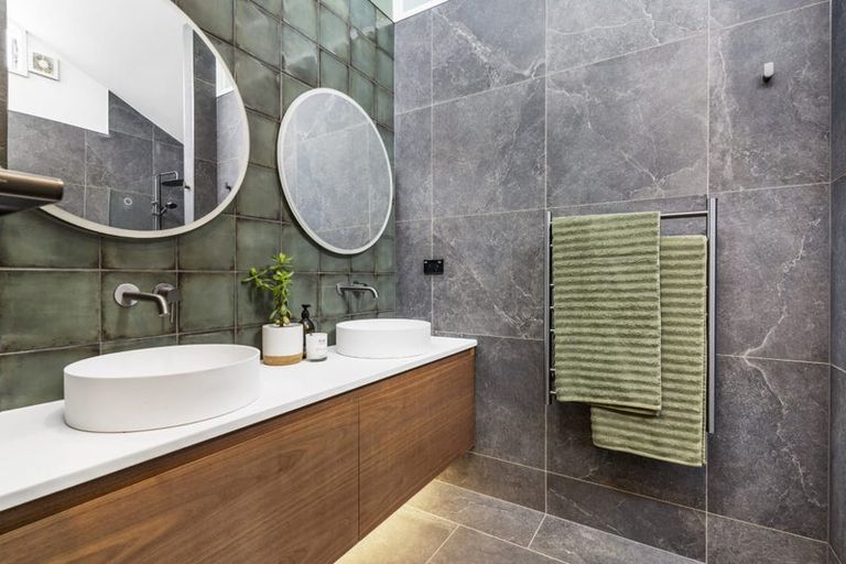 Photo of property in 92 Parr Terrace, Castor Bay, Auckland, 0620