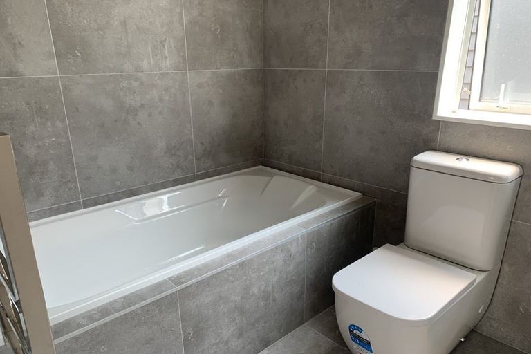 Photo of property in 72a Kerrykeel Drive, Flat Bush, Auckland, 2019