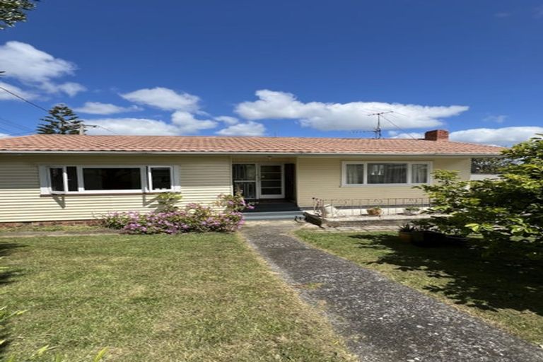 Photo of property in 1/39 Kia Ora Road, Beach Haven, Auckland, 0626