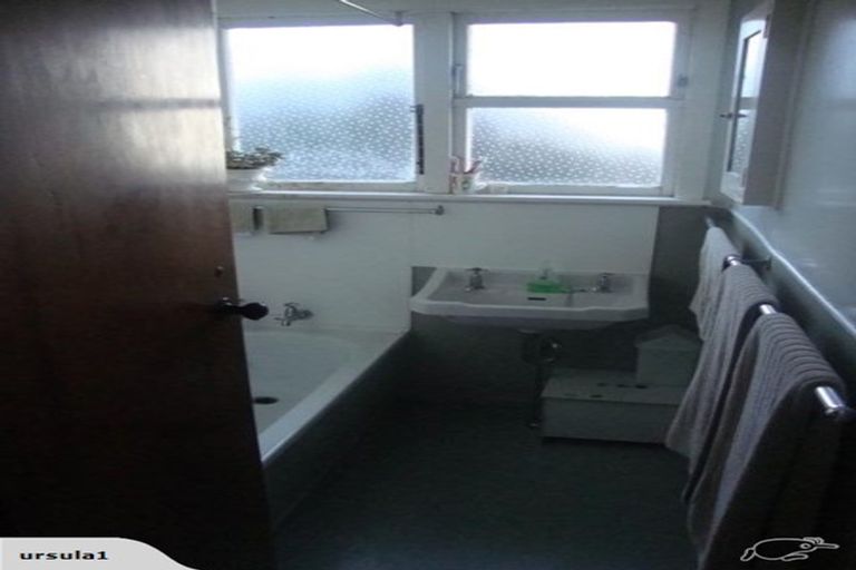 Photo of property in 76-78 Sievers Grove, Cannons Creek, Porirua, 5024