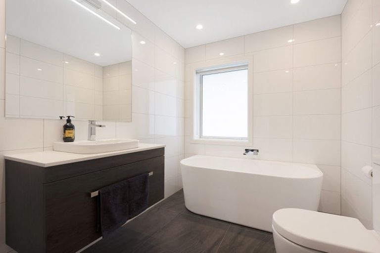 Photo of property in 2/74 Jubilee Road, Khandallah, Wellington, 6035