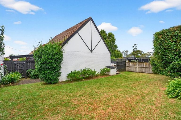 Photo of property in 3/5a Tobruk Crescent, Milford, Auckland, 0620