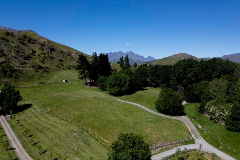 Photo of property in 28 Hogans Gully Road, Arrowtown, 9371