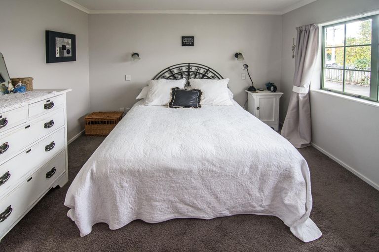 Photo of property in 52 Cambridge Terrace, Masterton, 5810