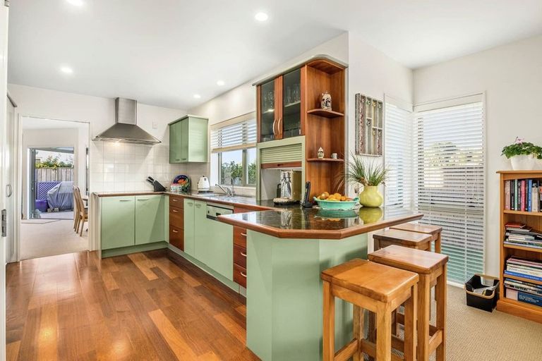 Photo of property in 6a Devon Road, Bucklands Beach, Auckland, 2012