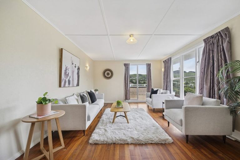 Photo of property in 83 Taylor Terrace, Tawa, Wellington, 5028