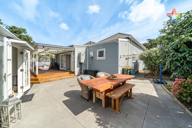 Photo of property in 32 Riddlers Crescent, Petone, Lower Hutt, 5012