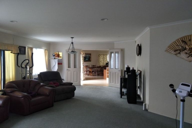 Photo of property in 33a Oakwood Grove, Eastern Beach, Auckland, 2012