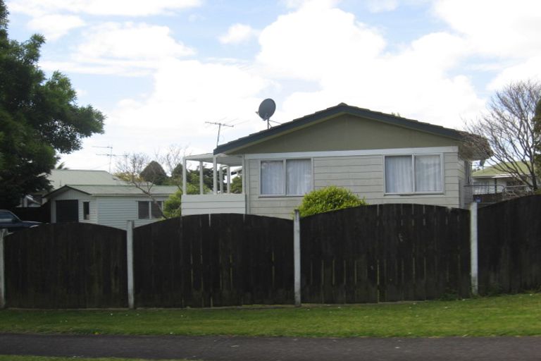 Photo of property in 16 Stoll Place, Clendon Park, Auckland, 2103