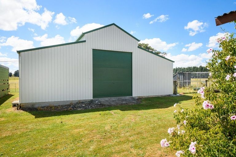 Photo of property in 17 Coulters Line, Kiwitea, Feilding, 4777