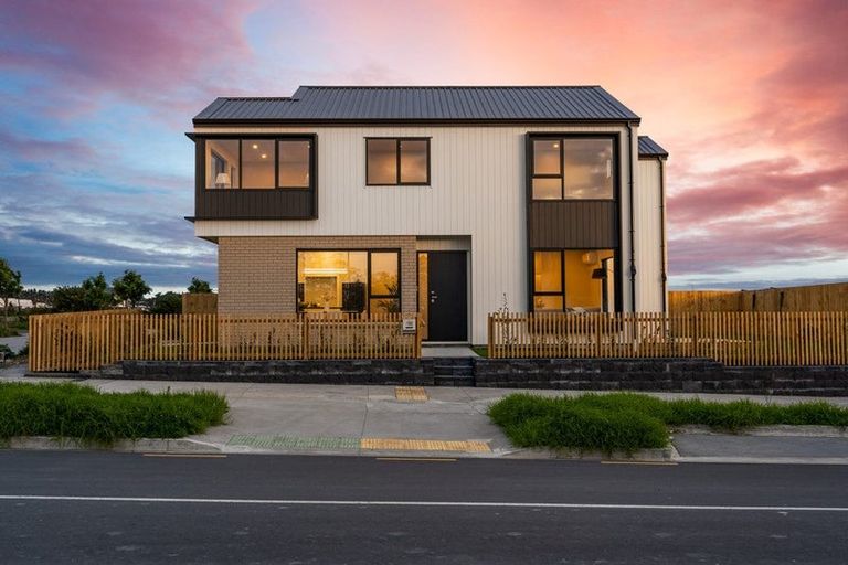 Photo of property in 196 Henwood Road, Westgate, 0814