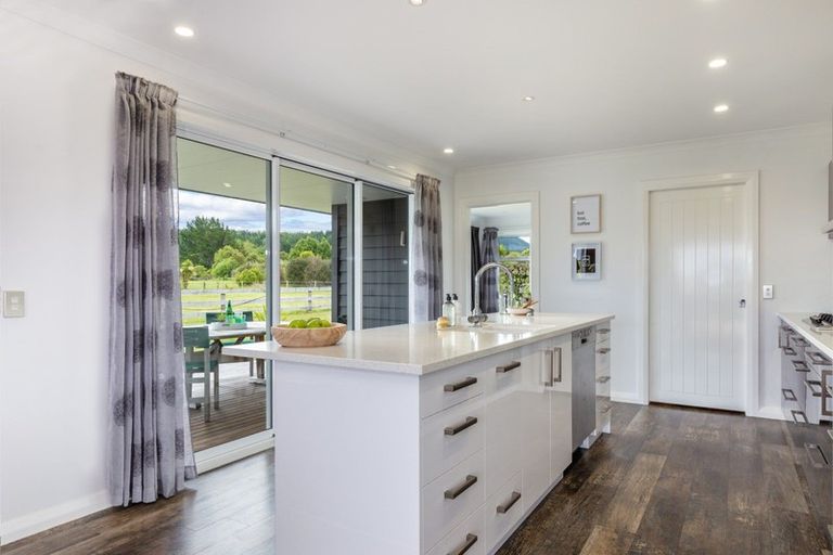 Photo of property in 6 Oakdale Drive, Kinloch, Taupo, 3377