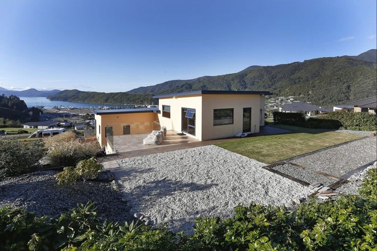 Photo of property in 29 Harbour View Heights, Picton, 7220