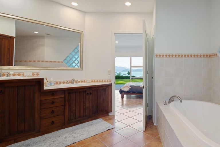 Photo of property in 5564 Kenepuru Road, Waitaria Bay, Picton, 7282