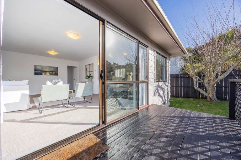 Photo of property in 2/2 Tacitus Place, Totara Vale, Auckland, 0629