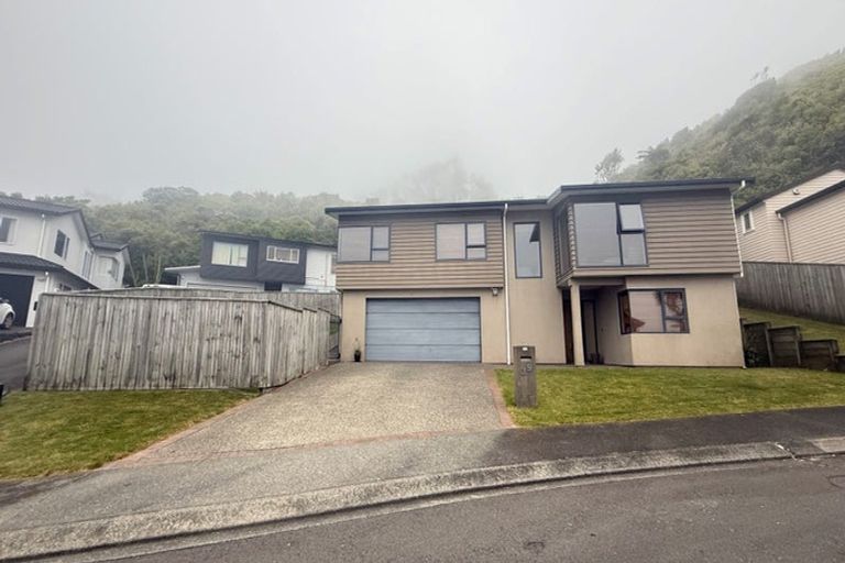 Photo of property in 39 Meadowcroft Grove, Johnsonville, Wellington, 6037