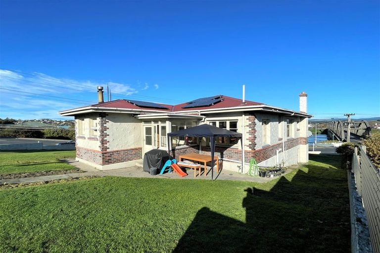 Photo of property in 1 Cromer Street, Balclutha, 9230