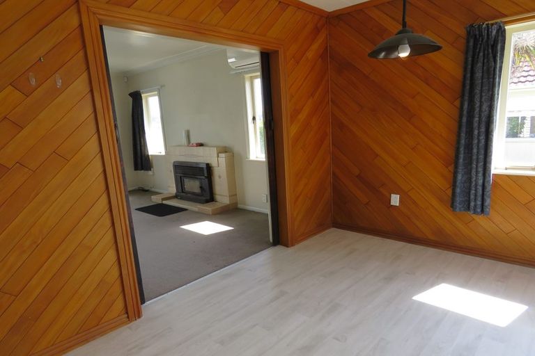 Photo of property in 21 Savoy Road, Glen Eden, Auckland, 0602