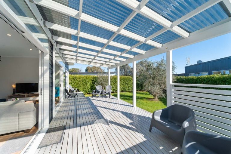 Photo of property in 32 Burgundy Drive, Martinborough, 5711