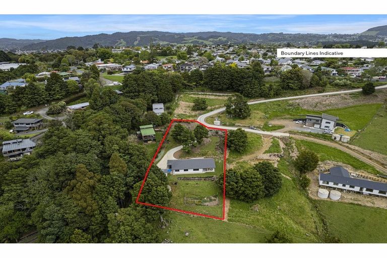 Photo of property in 4 Watercourse Way, Tikipunga, Whangarei, 0112