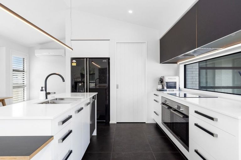 Photo of property in 38 Puhirake Crescent, Pyes Pa, Tauranga, 3112