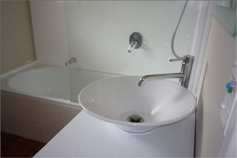 Photo of property in 3/238 Lake Road, Hauraki, Auckland, 0622