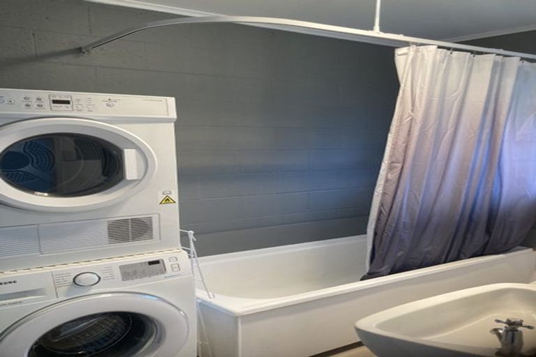 Photo of property in 3 Thurleigh Grove, Karori, Wellington, 6012