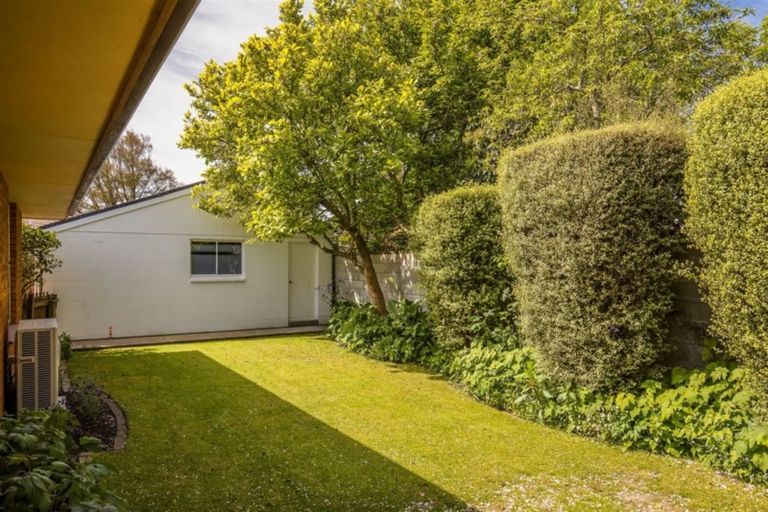 Photo of property in 2/17 Karen Lane, Beckenham, Christchurch, 8023