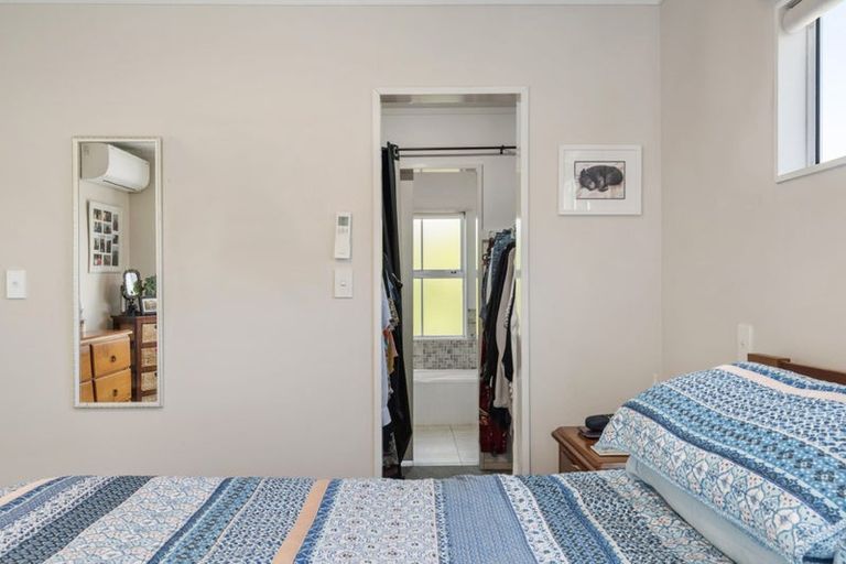 Photo of property in 2/19 Salem Place, Torbay, Auckland, 0630