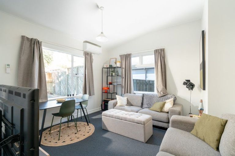 Photo of property in 8 Shannon Street, Mount Victoria, Wellington, 6011