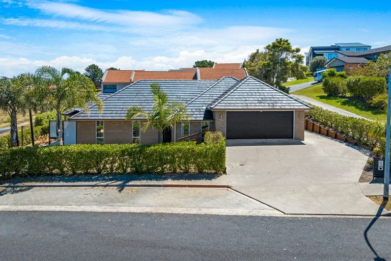 Photo of property in 16 Lagoon View, Gulf Harbour, Whangaparaoa, 0930