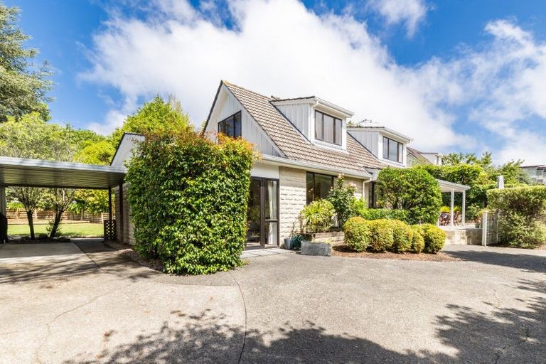 Photo of property in 4 Te Mata Peak Road, Havelock North, 4130