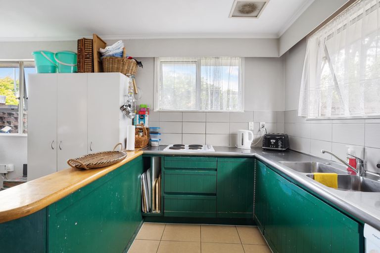 Photo of property in 75 Gossamer Drive, Pakuranga Heights, Auckland, 2010