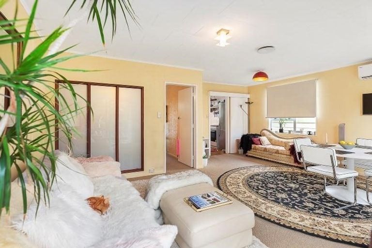 Photo of property in 9 Cyril Way, Paparangi, Wellington, 6037