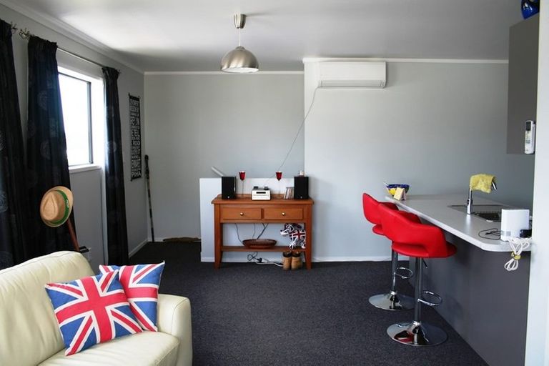 Photo of property in 16b Woodall Place, Totara Vale, Auckland, 0627