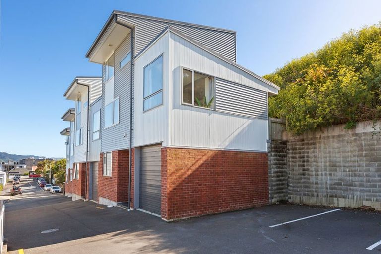 Photo of property in 30/31 Princess Terrace, Newtown, Wellington, 6021