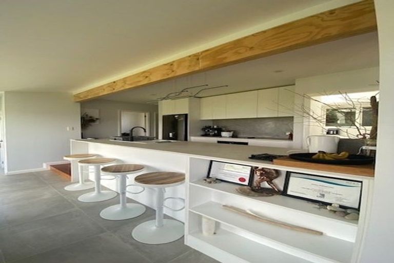 Photo of property in 63 Mana View Road, Paremata, Porirua, 5026