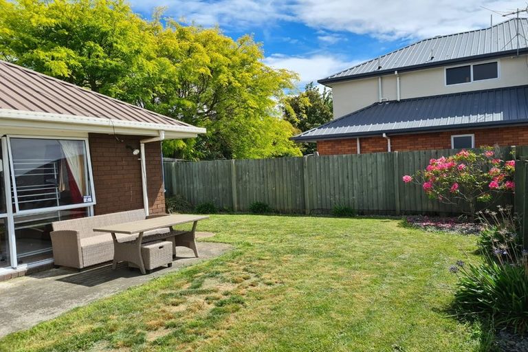 Photo of property in 2/3 Claverley Gardens, Avonhead, Christchurch, 8042