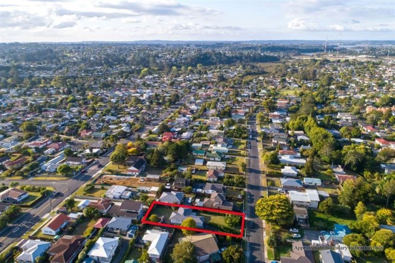 Photo of property in 4 Longburn Road, Henderson, Auckland, 0610