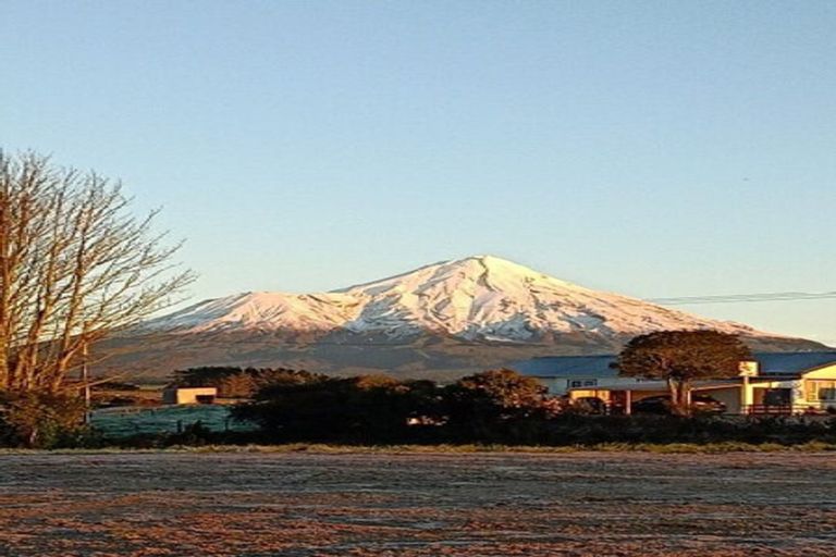 Photo of property in 403 Opunake Road, Cardiff, Stratford, 4391