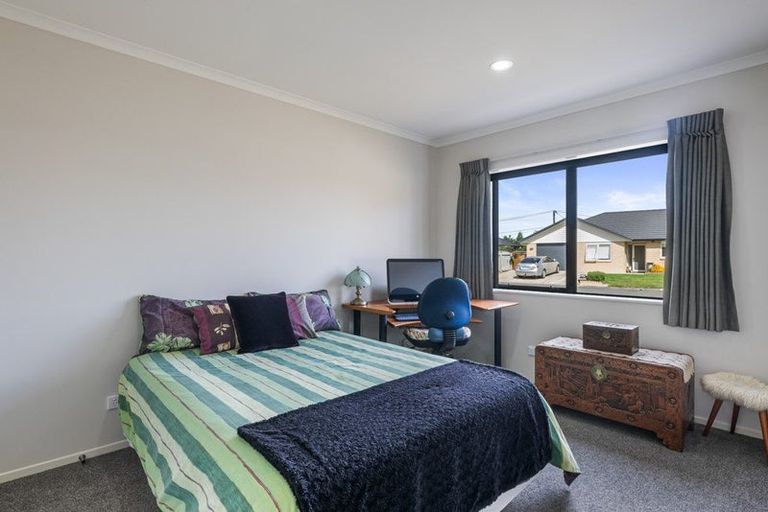 Photo of property in 8 Phoenix Court, Otaki, 5512