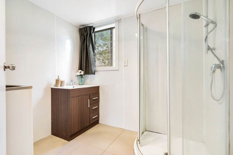 Photo of property in 125a Vodanovich Road, Te Atatu South, Auckland, 0610