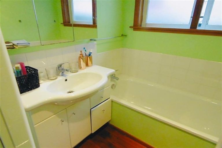 Photo of property in 28 Budleigh Street, Frankleigh Park, New Plymouth, 4310