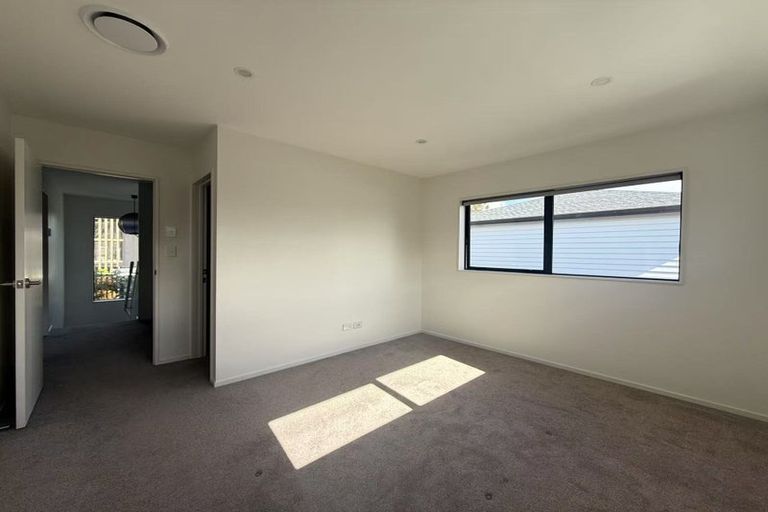 Photo of property in 30c Durham Street, Te Atatu Peninsula, Auckland, 0610