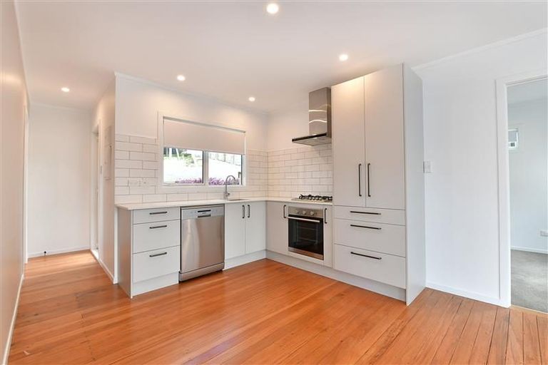 Photo of property in 11 Rata Road, Stanmore Bay, Whangaparaoa, 0932