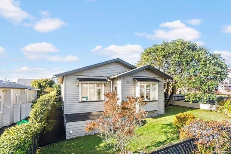 Photo of property in 2a Cumberland Avenue, Westmere, Auckland, 1022
