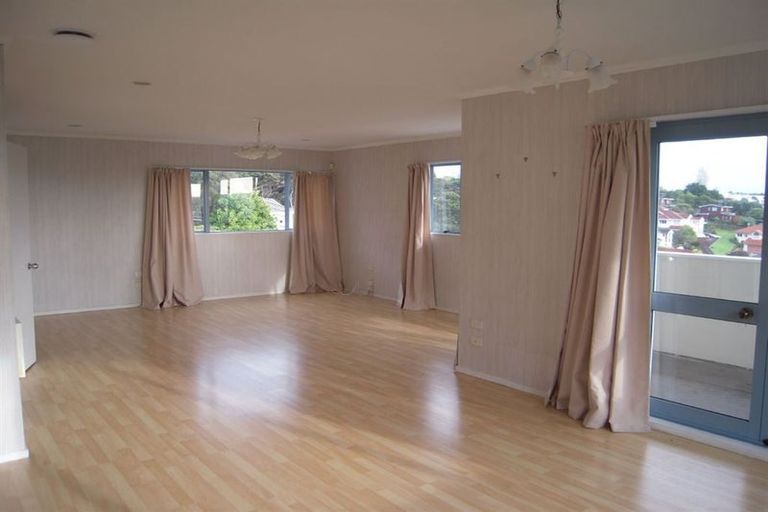 Photo of property in 17 Mcfetridge Place, Hillcrest, Auckland, 0627