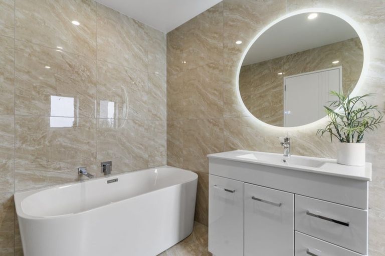 Photo of property in 1/68 Smythe Road, Henderson, Auckland, 0612