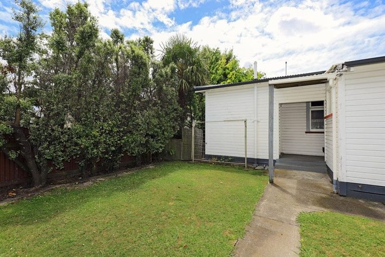 Photo of property in 1015 Heretaunga Street East, Parkvale, Hastings, 4122